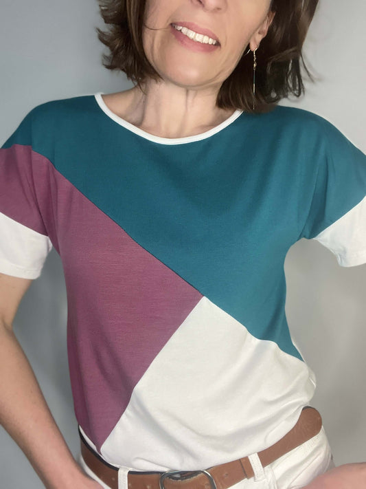 T-shirt color-block Softy en bleu et violet, modèle confortable, patron de couture à télécharger pour tailles 34 à 52.