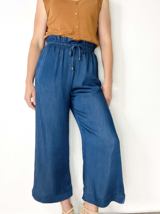 Pantalon Springy ample en denim bleu avec taille élastiquée et poches triangulaires, parfait pour la couture.