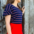 Blouse - Robe Embrun, patron de couture pdf à télécharger, rayures bleu marine et rouges.