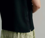 Blouse - XS/L - LOO en tissu noir élégant, vue de côté, parfait pour patron de couture pdf à télécharger, niveau débutant.