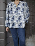 Blouse ou robe Pierre de Lune en tissu imprimé floral bleu et blanc, patron de couture pdf à télécharger.