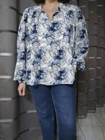Blouse ou robe Pierre de Lune en tissu imprimé floral bleu et blanc, patron de couture pdf à télécharger.