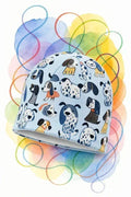 Patron PDF Bonnet Glagla imprimé chiens colorés, coton, vue de face sur fond aquarelle arc-en-ciel