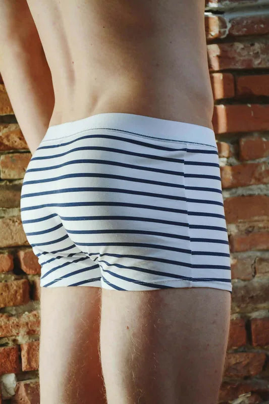 Boxer MaïTaï en jersey à rayures, confortable et personnalisable, vue arrière, idéal pour patrons de couture PDF.