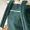 Sac cabas en velours côtelé vert, modèle du Ebook Mes sacs à coudre. Patron de couture pdf à télécharger inclus.