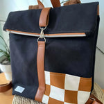 Sac à dos noir et cuir du Ebook Mes sacs à coudre. Modèle de patron de couture pdf à télécharger.