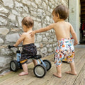 Deux enfants portant le GOYAVE - LE sarouel et bermuda évolutif, idéal pour couches lavables, patron de couture pdf à télécharger.