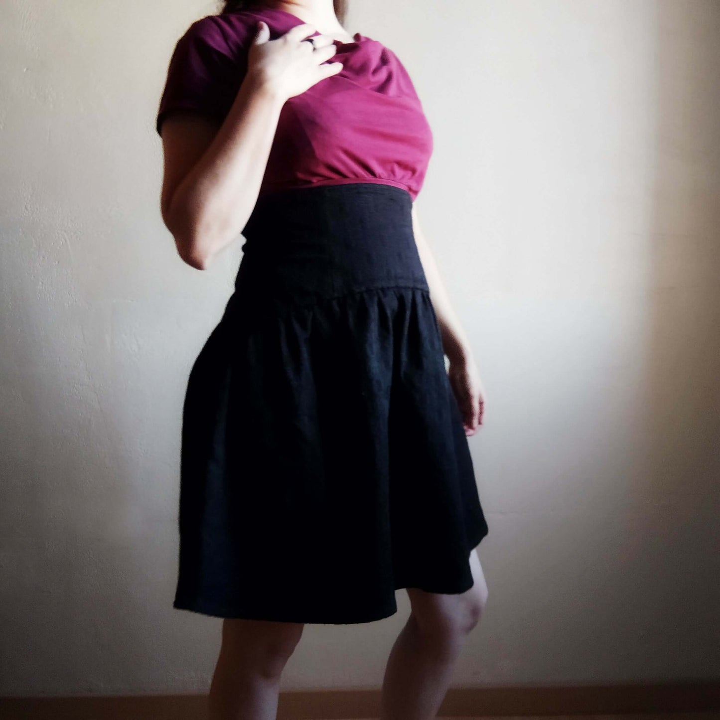 Jupe "Lunapé" du 32 au 60 avec faux laçage et fronces, patron de couture pdf à télécharger, vue de côté.