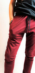 Le Hip-Jogg du 6 au 16 ans, pantalon de jogging confortable avec poches italiennes.