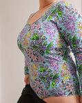 Le top ou body Varyo du 32 au 52 avec motif floral, patron de couture pdf à télécharger, ajusté et confortable en jersey extensible.