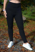 Legging FIT en noir, taille haute, parfait à associer avec le patron de couture pdf à télécharger.