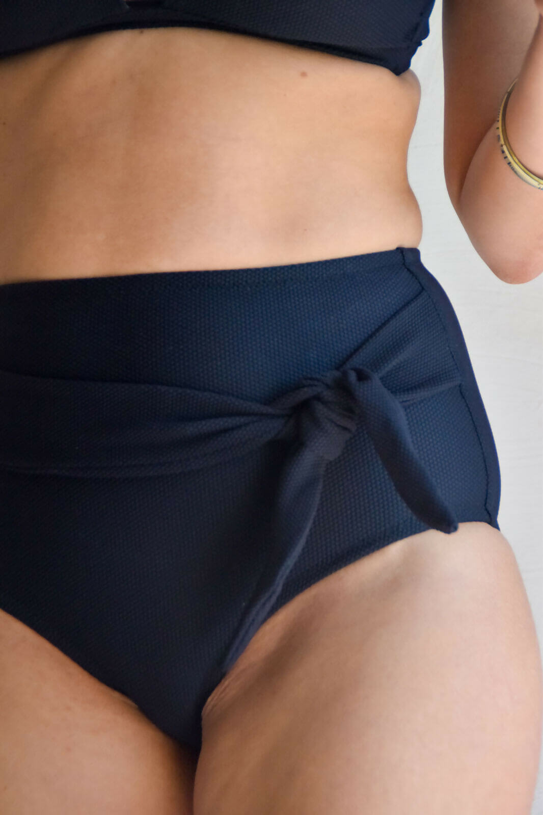 Maillot 2 pièces Cuba Libre, culotte modulable taille haute, patron de couture pdf à télécharger, détail nouage élégant.