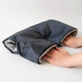 Manchon de poussette – Matriochka noir pour garder les mains au chaud, patron de couture pdf à télécharger. Boutons pression faciles à poser.