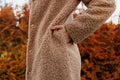 Détail du "Manteau - XS|L - Fluffy Love", patron de couture pdf à télécharger, montrant la texture du tissu non doublé.