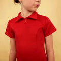 Enfant portant une robe rouge cousue à partir du Pack Duo GABY - Patron Robe & Blouse Femme + Enfant, patron de couture pdf à télécharger.