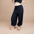 Pantalon Yasmine Enfants, patron de couture pdf à télécharger, présenté avec coupe ample et ceinture haute.