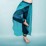 Pantalon Yasmine Enfants, patron de couture pdf à télécharger, style ample et fluide avec ceinture haute et jambe bouffante.
