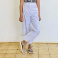 Pantalon Yasmine Enfants avec coupe ample et ceinture haute, patron de couture pdf à télécharger pour enfants mode.