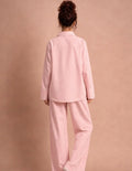 Patron PDF Ensemble Blouse & Pantalon Pyjama ROSIE, vue arrière en coton rayé rose et blanc, coupe ample et confortable