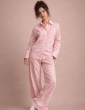 Patron PDF Ensemble Blouse & Pantalon Pyjama ROSIE, blouse et pantalon rayé rose porté, vue de face
