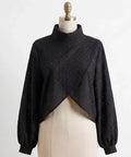 Patron PDF Gilet Tourmaline du 32 au 60, vue de face en broderie anglaise noire, coupe courte cache-cœur sur mannequin