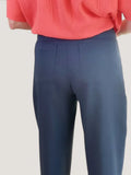 Patron PDF Pantalon Elio Femme XS au XXL, vue de dos en sergé bleu marine, coupe droite et élégante