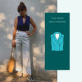 Femme portant le Patron PDF Top plissé sans manches Pelagia, version top bleu marine avec pantalon blanc