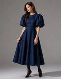 Patron PDF Robe longue Olga du 30 au 58, manches bouffantes, vue de face en denim bleu marine