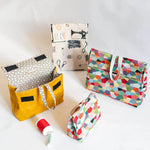 Pochette, pochette cadeau, 4 tailles – Curcuma, patron de couture pdf à télécharger. Quatre pochettes colorées avec accessoires de couture.