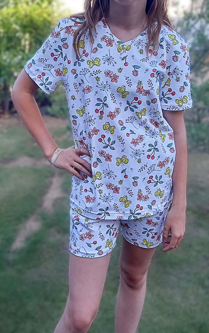 Haut et bas de Pyjama/Pyjamshort DIABOLO MENTHE avec motifs floraux, patron de couture pdf à télécharger, manches courtes.