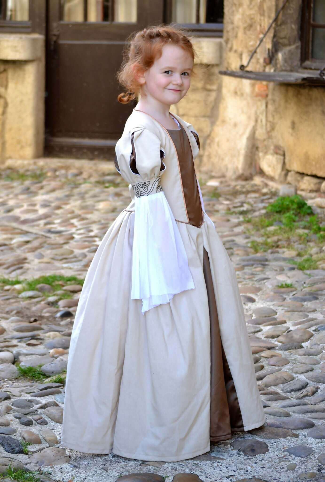 Robe Princesse Margaux Enfants, costume médiéval avec patron de couture pdf à télécharger.