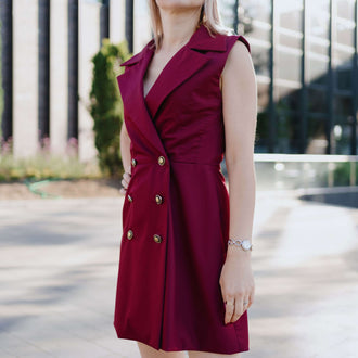 Robe - XXS/XL - BURGUNDY, patron de couture pdf à télécharger, robe sans manches élégante pour femme en tissu bordeaux.