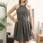Femme portant Robe du XS au L - VIVRE la CONFIANCE, patron de couture pdf à télécharger