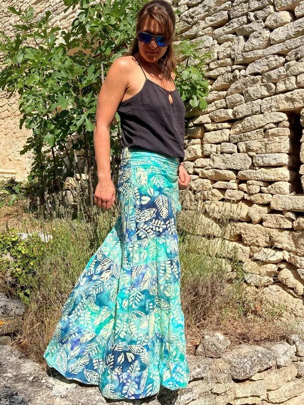 SANTANA - Jupe longue à volants pour femmes du 34 au 54, patron de couture pdf à télécharger, jupe bohême bleue et verte.
