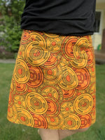 Jupe colorée avec motif circulaire, illustrant le patron de couture pdf à télécharger pour SANTANA - Jupe longue à volants pour femmes du 34 au 54.
