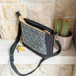 Sac cabas et sac à main, 4 tailles – Cumin avec patron de couture pdf à télécharger, design élégant sur étagère en pierre avec cactus.