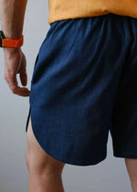 Short Homme - XXS/XL - BERNARD, patron de couture PDF à télécharger, vue arrière d'un short bleu en lin, niveau intermédiaire.