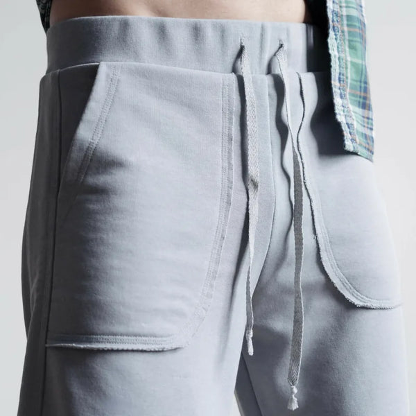 Short homme XS - XXL - WEEKEND en tissu gris, patron de couture pdf à télécharger, niveau intermédiaire, tailles incluses XS à XXL.