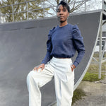 Sweat Calao | Taille 32 à 52, mannequin portant un sweat avec manches plissées, patron de couture pdf à télécharger, style cocooning et sportswear.