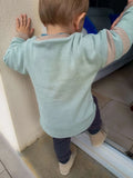 Enfant portant le Sweat MINI A - Patron PDF couture bébé du 12 mois au 4 ans, patron de couture pdf à télécharger.