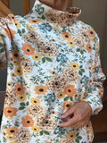 Femme portant Sweat S pour Elle avec motif floral, patron de couture pdf à télécharger