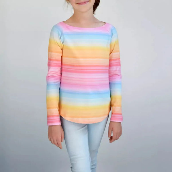 T-shirt Tao Enfants en jersey extensible à rayures multicolores, patron de couture pdf à télécharger.