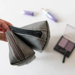 Trousse maquillage ou stylos, 4 formats – Pomme avec patron de couture pdf à télécharger, vue de l'ouverture et rangement pratique.