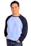 Sweat Livarot Adulte Taille 34 à 54, patron de couture pdf à télécharger, porté par un homme avec un design moderne.