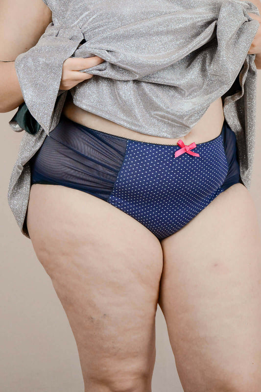 Culotte taille haute Manhattan, style rétro moderne, patron de couture PDF customizable, look séduisant.