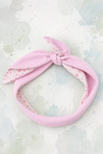 Headband nœud réversible en piqué de coton rose pâle et popeline fleurie à coudre soi-même — patron de couture PDF gratuit