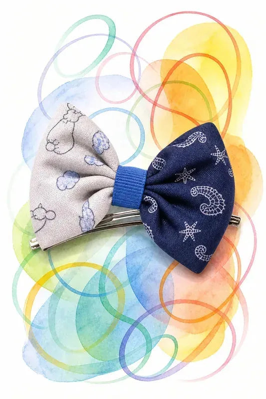 Nœud-barrette en tissu bleu et beige sur barrette crocodile, patron PDF gratuit.