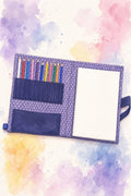 Pochette à dessin nomade en tissu qui se déplie à plat, avec poches pour ranger un carnet A4 et des crayons — Patron PDF gratuit à télécharger et coudre