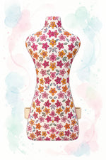 Porte-épingles mini mannequin de couture symétrique vue de face avec base scratch — Patron PDF gratuit à télécharger et coudre