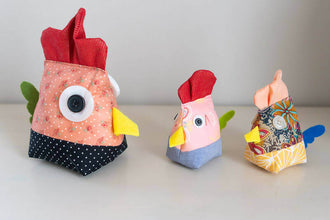 Poule de Pâques, 2 tailles – Suzette, patron de couture pdf à télécharger, décoration en tissu pour Pâques et chasse aux œufs.
